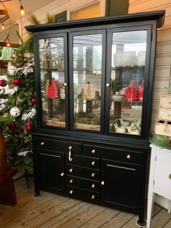 Black Hutch